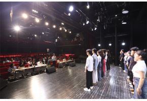 水色女高三年级表演专业举行阶段考试